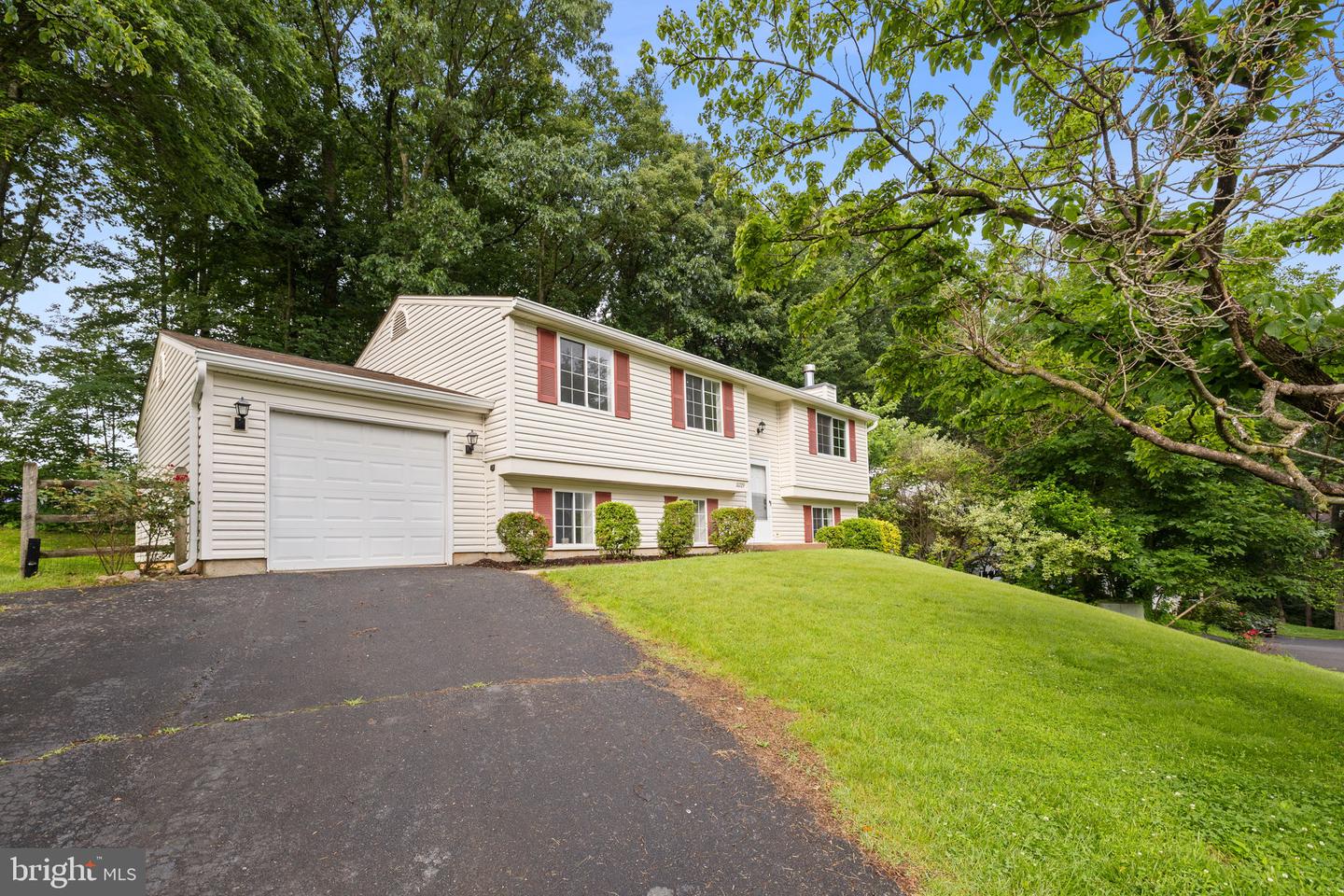 10729 FREDS OAK CT, BURKE, Virginia 22015, 3 Bedrooms Bedrooms, ,2 BathroomsBathrooms,Residential,For sale,10729 FREDS OAK CT,VAFX2245756 MLS # VAFX2245756