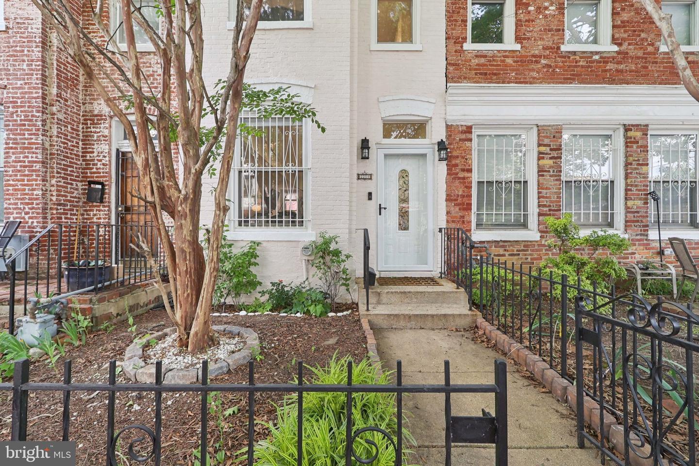 2254 12TH ST NW, WASHINGTON, District Of Columbia 20009, 2 Bedrooms Bedrooms, ,1 BathroomBathrooms,Residential,For sale,2254 12TH ST NW,DCDC2204272 MLS # DCDC2204272
