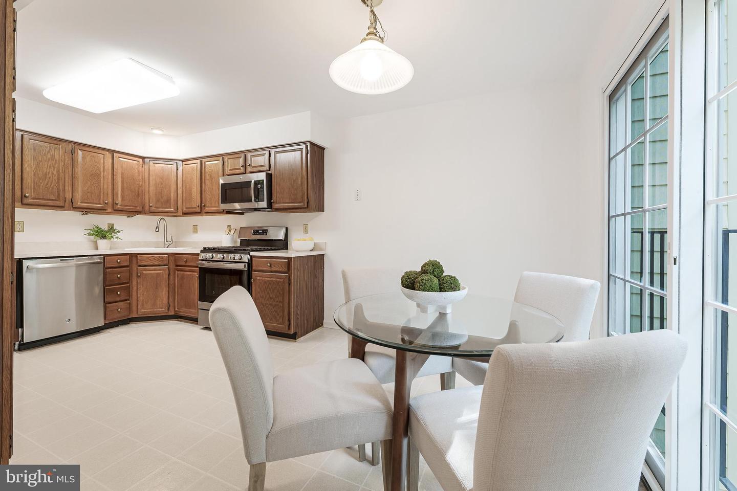 11437 HERITAGE OAK CT, RESTON, Virginia 20194, 3 Bedrooms Bedrooms, ,2 BathroomsBathrooms,Residential,For sale,11437 HERITAGE OAK CT,VAFX2245368 MLS # VAFX2245368