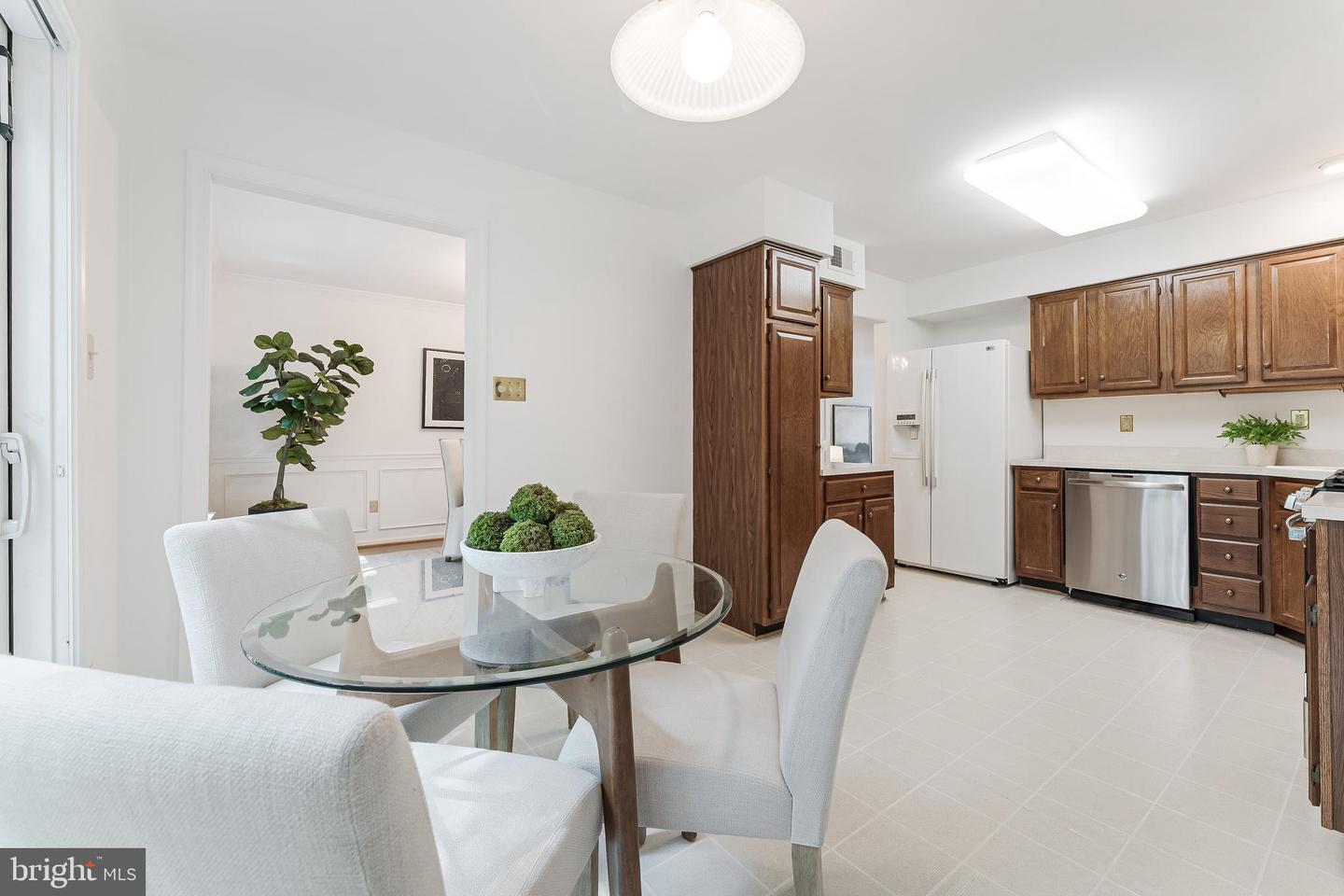 11437 HERITAGE OAK CT, RESTON, Virginia 20194, 3 Bedrooms Bedrooms, ,2 BathroomsBathrooms,Residential,For sale,11437 HERITAGE OAK CT,VAFX2245368 MLS # VAFX2245368