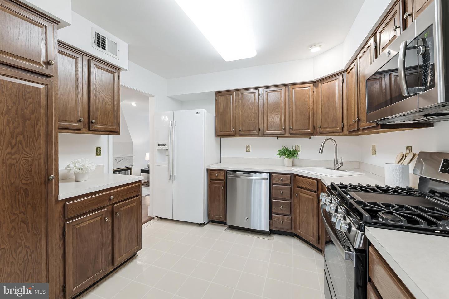 11437 HERITAGE OAK CT, RESTON, Virginia 20194, 3 Bedrooms Bedrooms, ,2 BathroomsBathrooms,Residential,For sale,11437 HERITAGE OAK CT,VAFX2245368 MLS # VAFX2245368