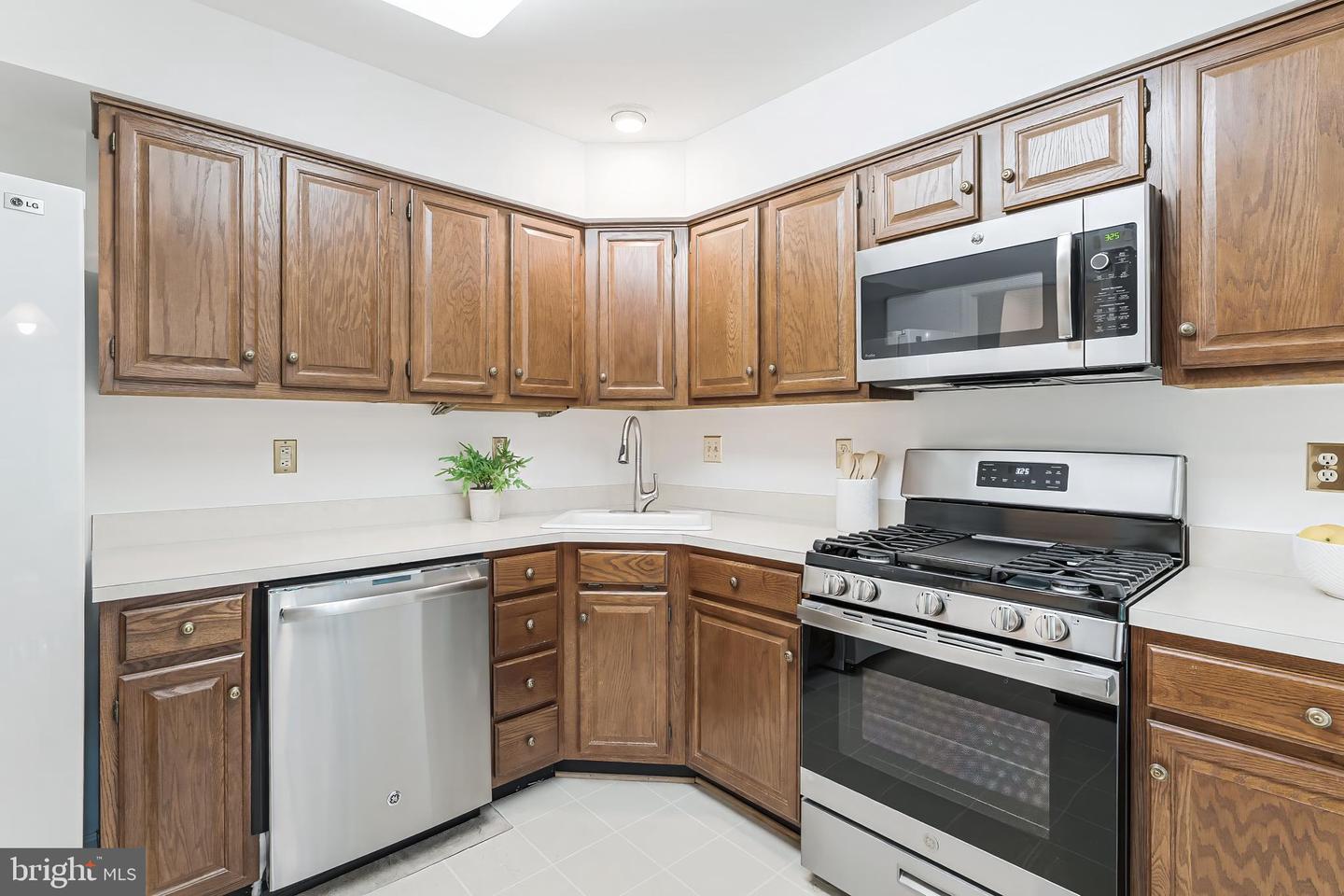 11437 HERITAGE OAK CT, RESTON, Virginia 20194, 3 Bedrooms Bedrooms, ,2 BathroomsBathrooms,Residential,For sale,11437 HERITAGE OAK CT,VAFX2245368 MLS # VAFX2245368