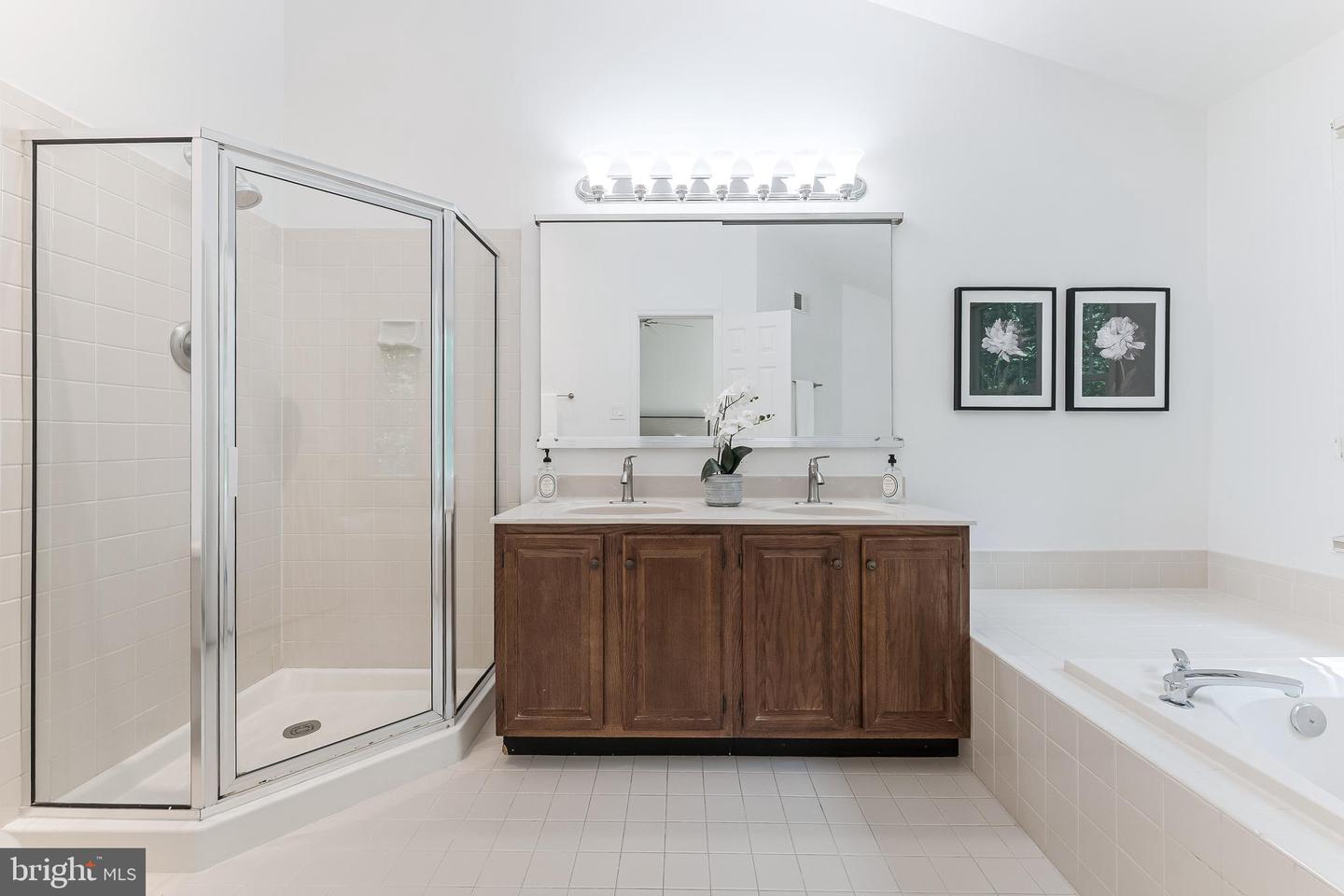 11437 HERITAGE OAK CT, RESTON, Virginia 20194, 3 Bedrooms Bedrooms, ,2 BathroomsBathrooms,Residential,For sale,11437 HERITAGE OAK CT,VAFX2245368 MLS # VAFX2245368