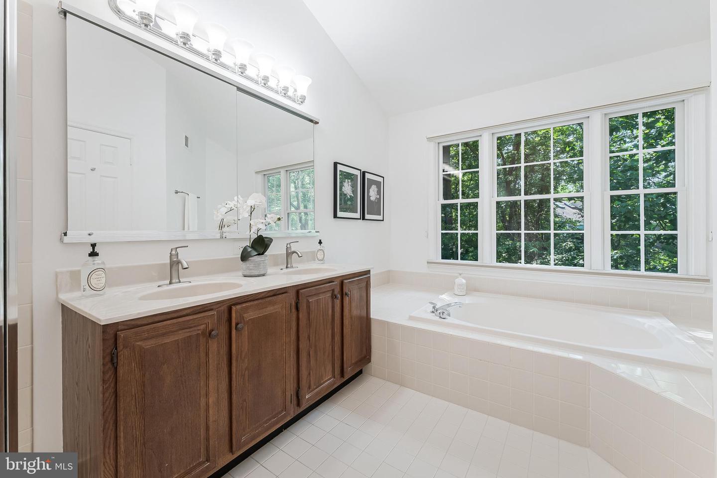 11437 HERITAGE OAK CT, RESTON, Virginia 20194, 3 Bedrooms Bedrooms, ,2 BathroomsBathrooms,Residential,For sale,11437 HERITAGE OAK CT,VAFX2245368 MLS # VAFX2245368
