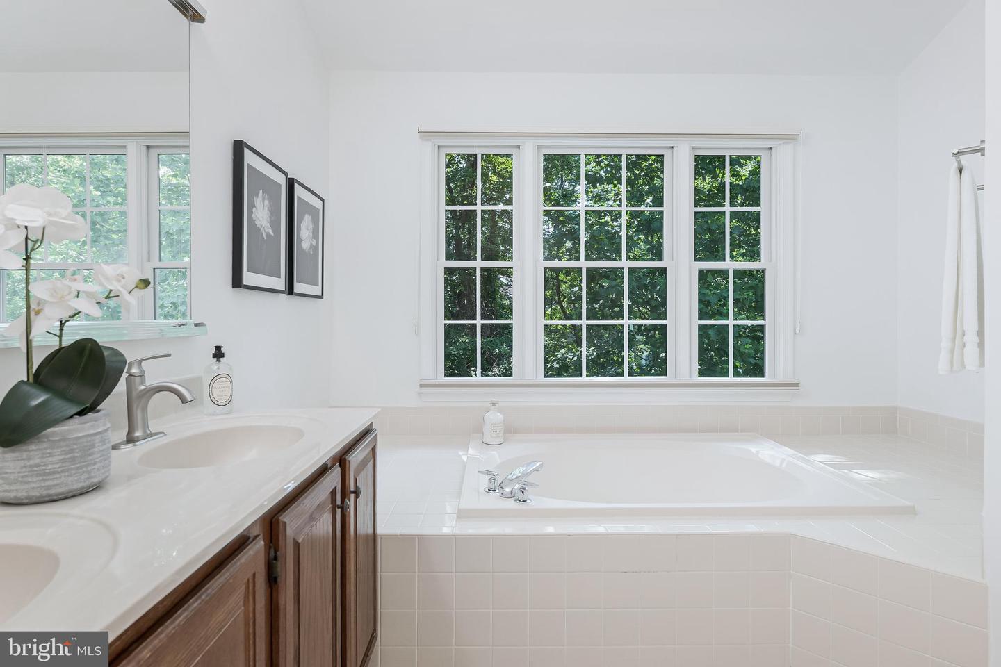 11437 HERITAGE OAK CT, RESTON, Virginia 20194, 3 Bedrooms Bedrooms, ,2 BathroomsBathrooms,Residential,For sale,11437 HERITAGE OAK CT,VAFX2245368 MLS # VAFX2245368