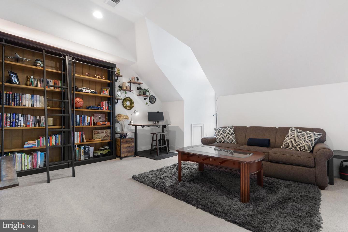 10665 YORKTOWN CT, FAIRFAX, Virginia 22030, 3 Bedrooms Bedrooms, ,3 BathroomsBathrooms,Residential,For sale,10665 YORKTOWN CT,VAFC2006428 MLS # VAFC2006428