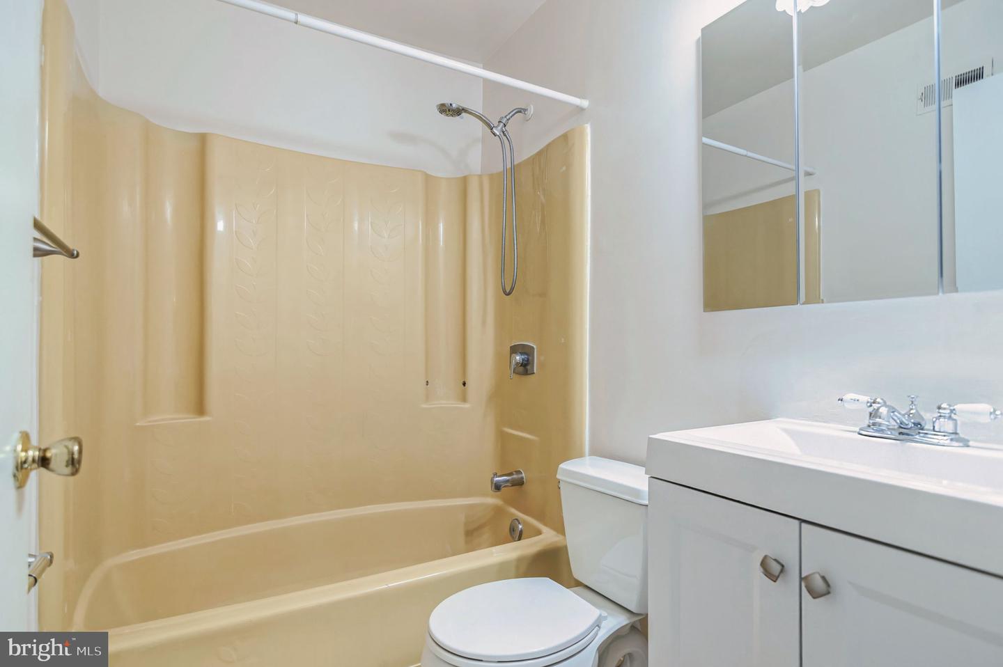 15369 GRIST MILL TER, WOODBRIDGE, Virginia 22191, 3 Bedrooms Bedrooms, ,2 BathroomsBathrooms,Residential,For sale,15369 GRIST MILL TER,VAPW2096382 MLS # VAPW2096382