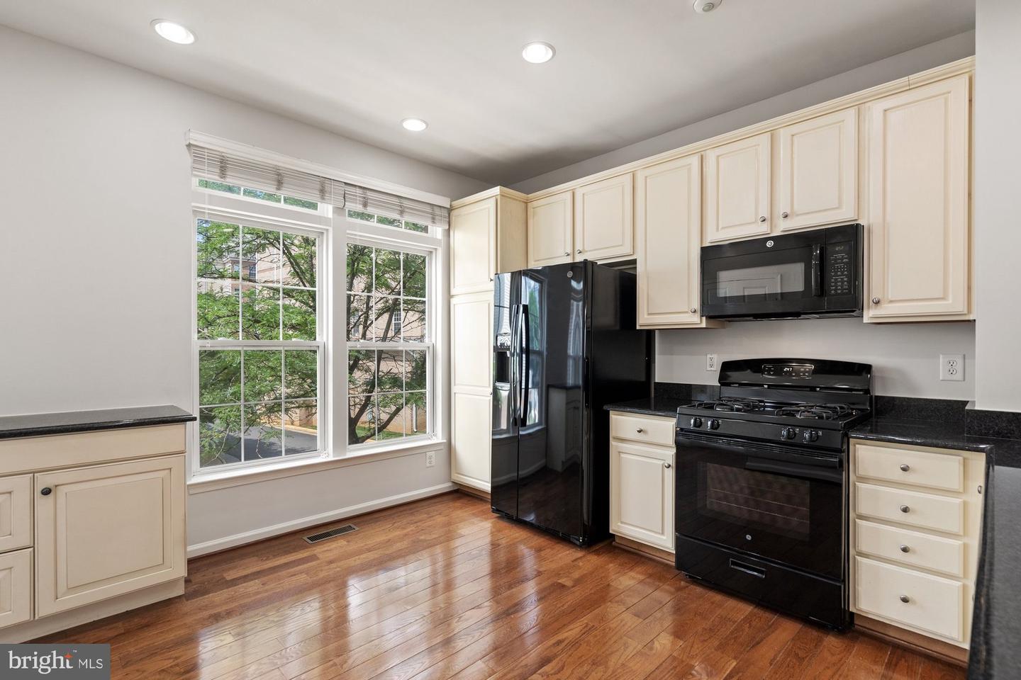 2706 MANHATTAN PL, VIENNA, Virginia 22180, 3 Bedrooms Bedrooms, ,3 BathroomsBathrooms,Residential,For sale,2706 MANHATTAN PL,VAFX2245798 MLS # VAFX2245798