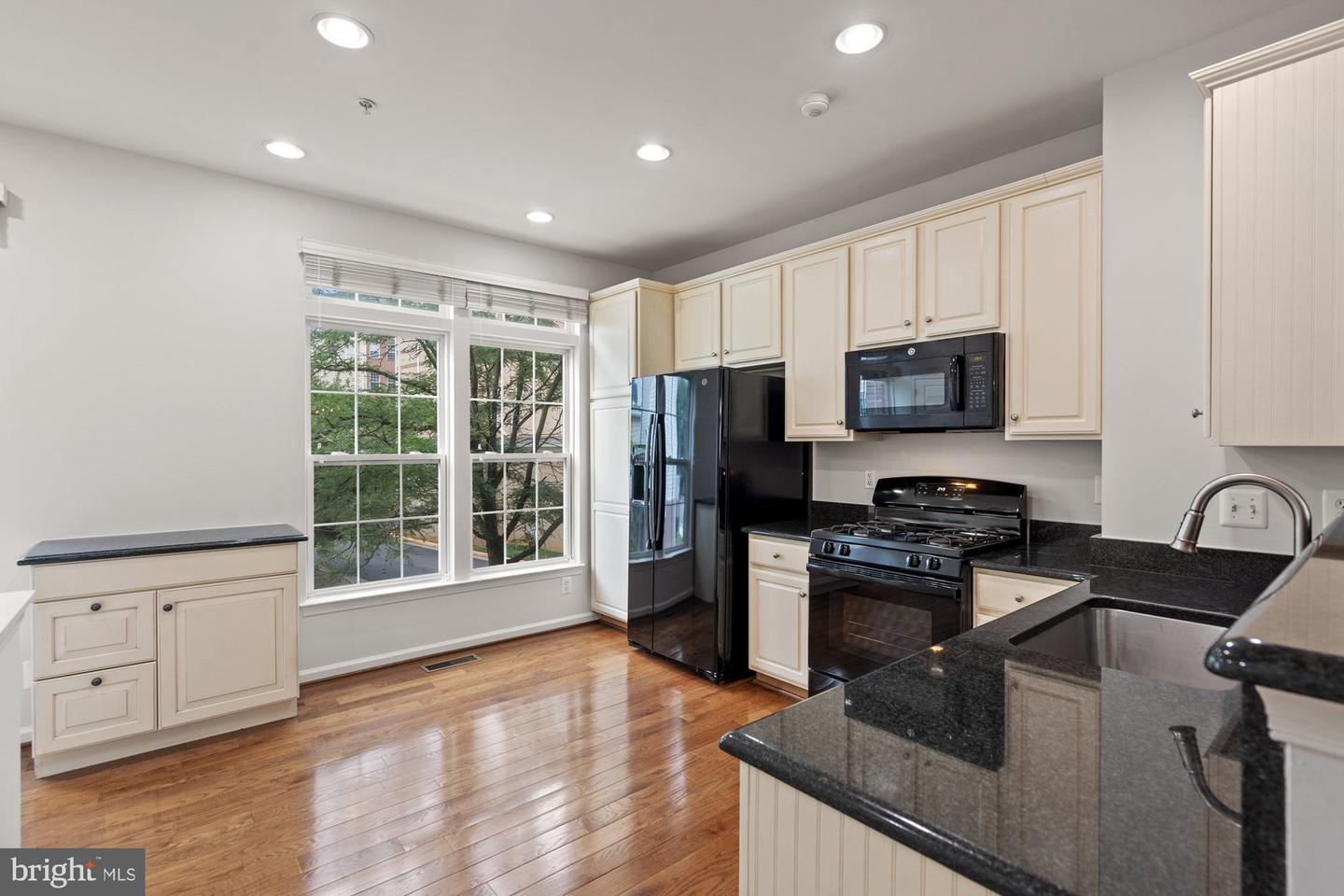 2706 MANHATTAN PL, VIENNA, Virginia 22180, 3 Bedrooms Bedrooms, ,3 BathroomsBathrooms,Residential,For sale,2706 MANHATTAN PL,VAFX2245798 MLS # VAFX2245798