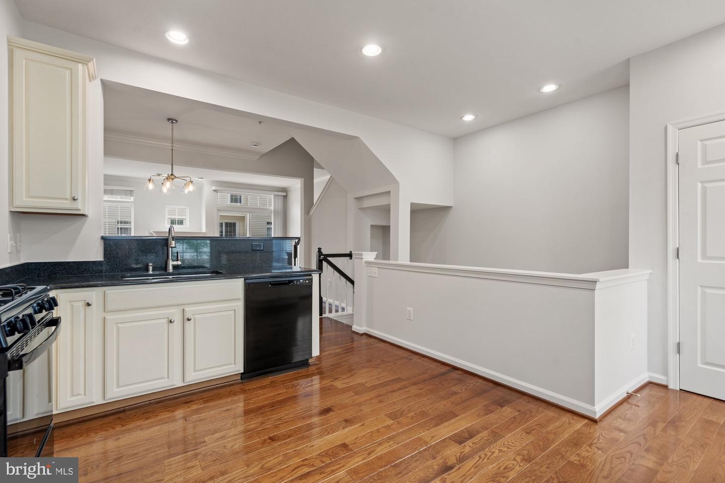 2706 MANHATTAN PL, VIENNA, Virginia 22180, 3 Bedrooms Bedrooms, ,3 BathroomsBathrooms,Residential,For sale,2706 MANHATTAN PL,VAFX2245798 MLS # VAFX2245798