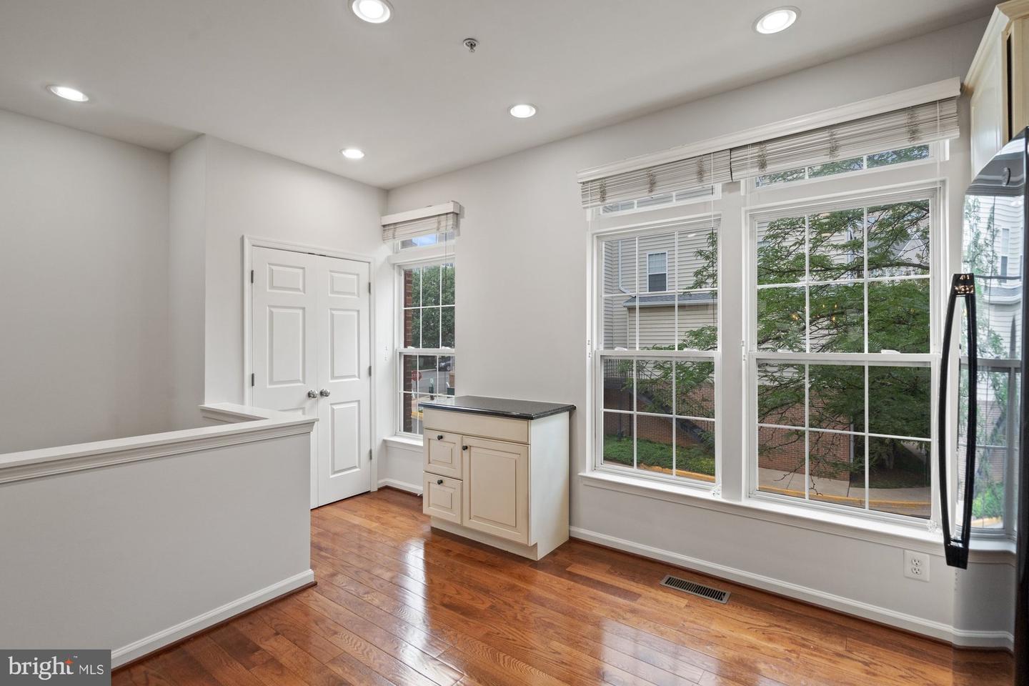 2706 MANHATTAN PL, VIENNA, Virginia 22180, 3 Bedrooms Bedrooms, ,3 BathroomsBathrooms,Residential,For sale,2706 MANHATTAN PL,VAFX2245798 MLS # VAFX2245798