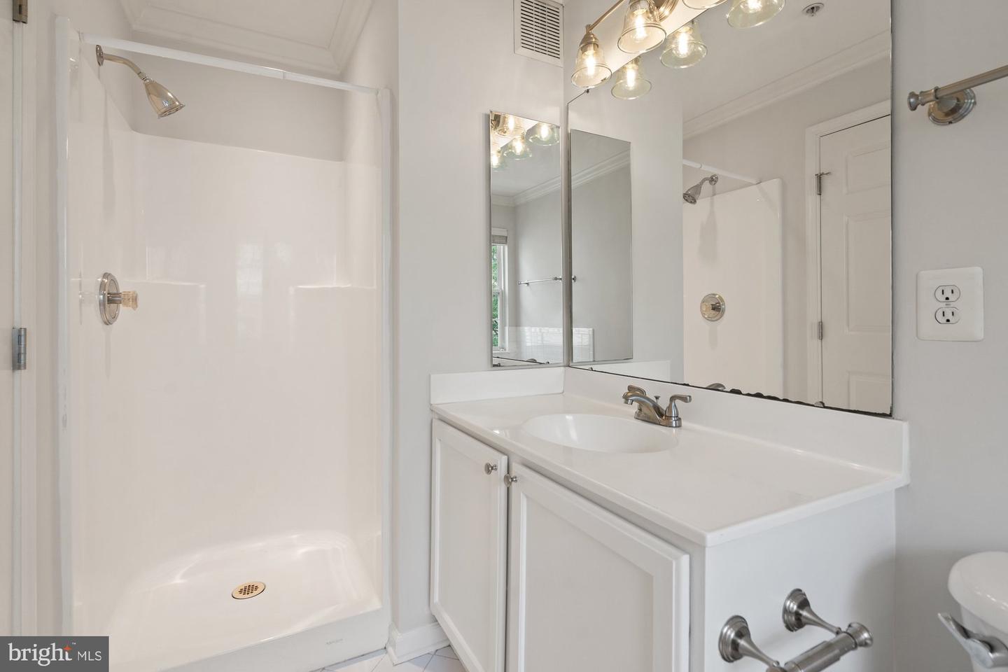 2706 MANHATTAN PL, VIENNA, Virginia 22180, 3 Bedrooms Bedrooms, ,3 BathroomsBathrooms,Residential,For sale,2706 MANHATTAN PL,VAFX2245798 MLS # VAFX2245798
