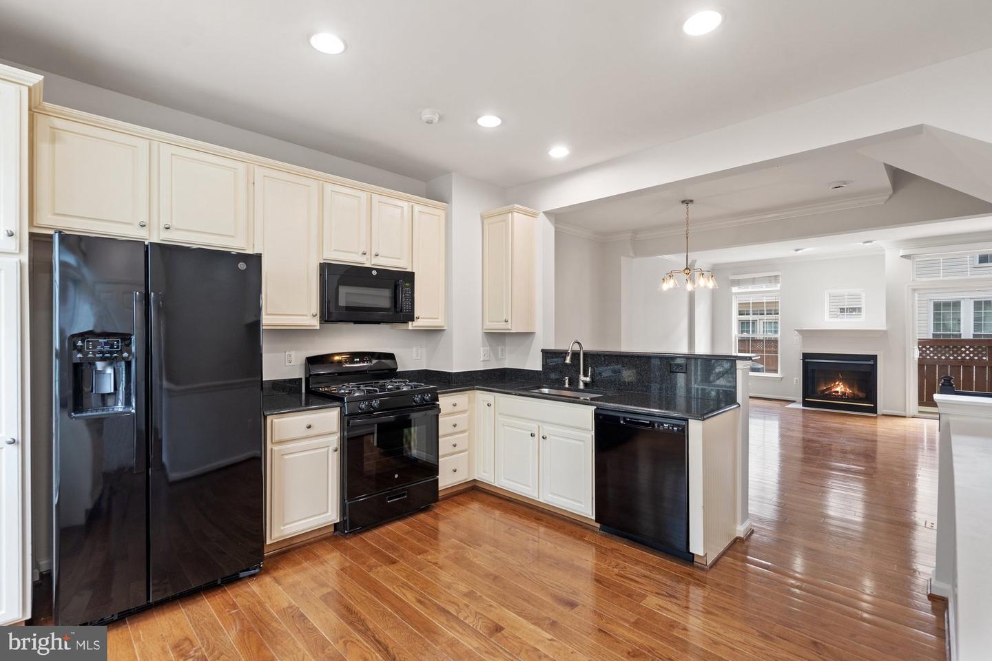 2706 MANHATTAN PL, VIENNA, Virginia 22180, 3 Bedrooms Bedrooms, ,3 BathroomsBathrooms,Residential,For sale,2706 MANHATTAN PL,VAFX2245798 MLS # VAFX2245798