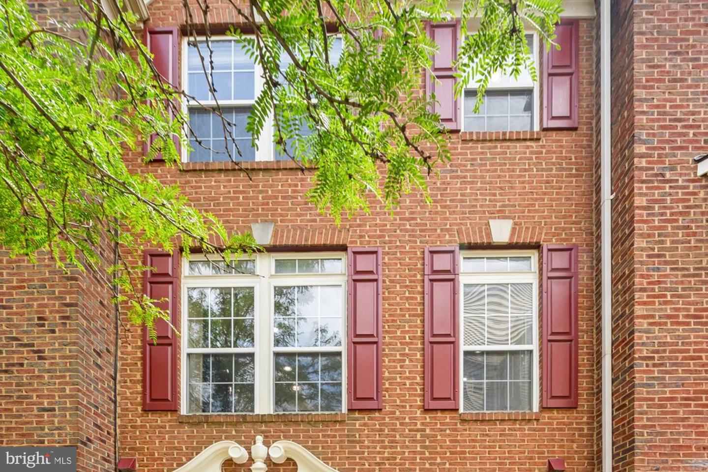 2706 MANHATTAN PL, VIENNA, Virginia 22180, 3 Bedrooms Bedrooms, ,3 BathroomsBathrooms,Residential,For sale,2706 MANHATTAN PL,VAFX2245798 MLS # VAFX2245798