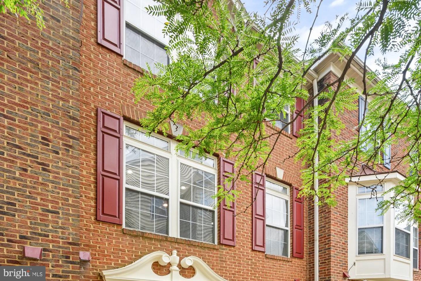 2706 MANHATTAN PL, VIENNA, Virginia 22180, 3 Bedrooms Bedrooms, ,3 BathroomsBathrooms,Residential,For sale,2706 MANHATTAN PL,VAFX2245798 MLS # VAFX2245798