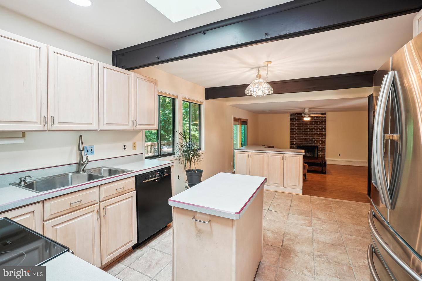 12309 MULBERRY CT, WOODBRIDGE, Virginia 22192, 5 Bedrooms Bedrooms, ,3 BathroomsBathrooms,Residential,For sale,12309 MULBERRY CT,VAPW2096412 MLS # VAPW2096412