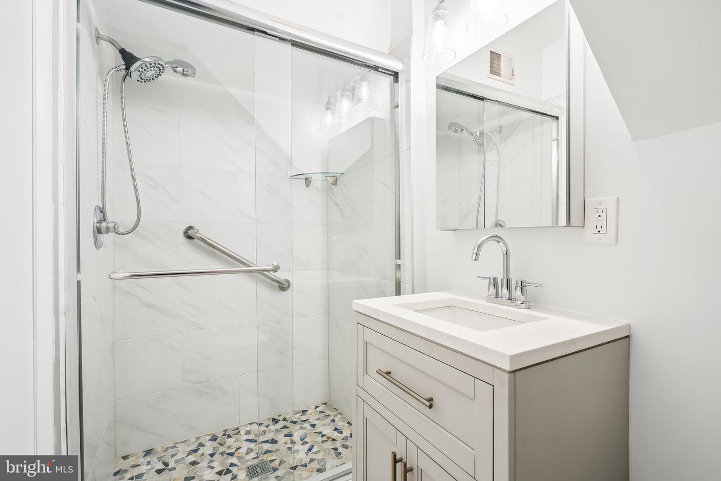 12309 MULBERRY CT, WOODBRIDGE, Virginia 22192, 5 Bedrooms Bedrooms, ,3 BathroomsBathrooms,Residential,For sale,12309 MULBERRY CT,VAPW2096412 MLS # VAPW2096412