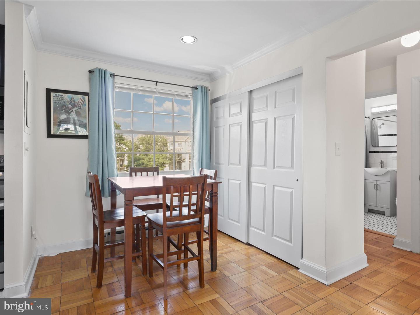 1704 W ABINGDON DR #302, ALEXANDRIA, Virginia 22314, 1 Bedroom Bedrooms, ,1 BathroomBathrooms,Residential,For sale,1704 W ABINGDON DR #302,VAAX2046238 MLS # VAAX2046238