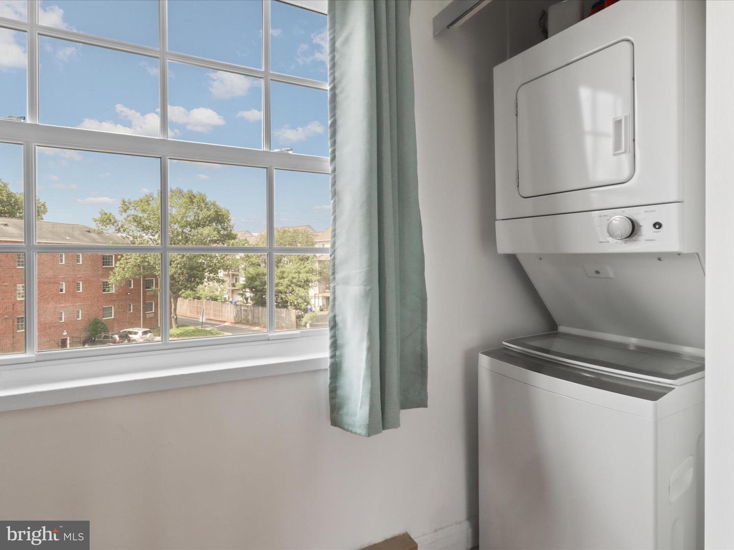 1704 W ABINGDON DR #302, ALEXANDRIA, Virginia 22314, 1 Bedroom Bedrooms, ,1 BathroomBathrooms,Residential,For sale,1704 W ABINGDON DR #302,VAAX2046238 MLS # VAAX2046238