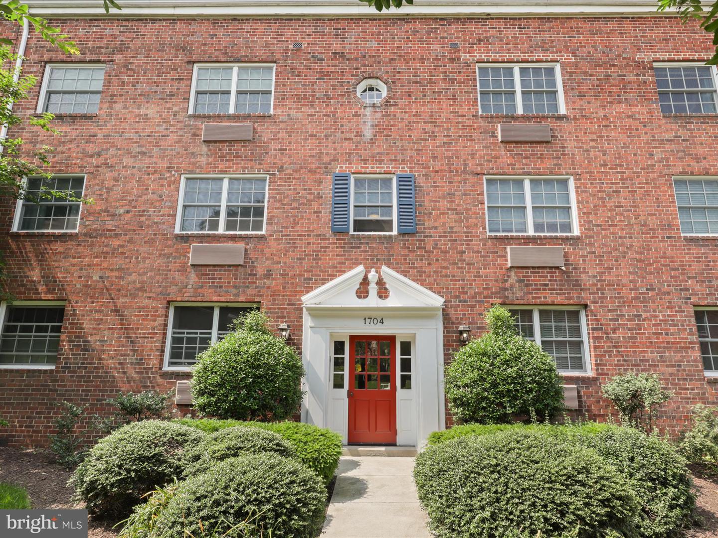 1704 W ABINGDON DR #302, ALEXANDRIA, Virginia 22314, 1 Bedroom Bedrooms, ,1 BathroomBathrooms,Residential,For sale,1704 W ABINGDON DR #302,VAAX2046238 MLS # VAAX2046238