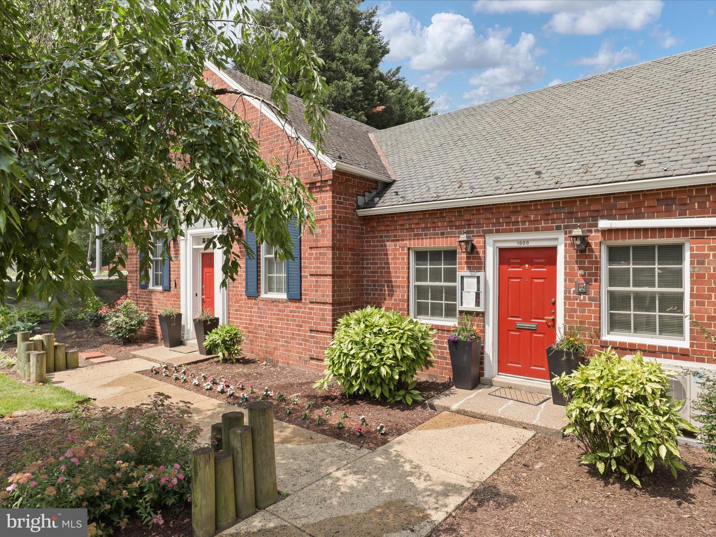 1704 W ABINGDON DR #302, ALEXANDRIA, Virginia 22314, 1 Bedroom Bedrooms, ,1 BathroomBathrooms,Residential,For sale,1704 W ABINGDON DR #302,VAAX2046238 MLS # VAAX2046238