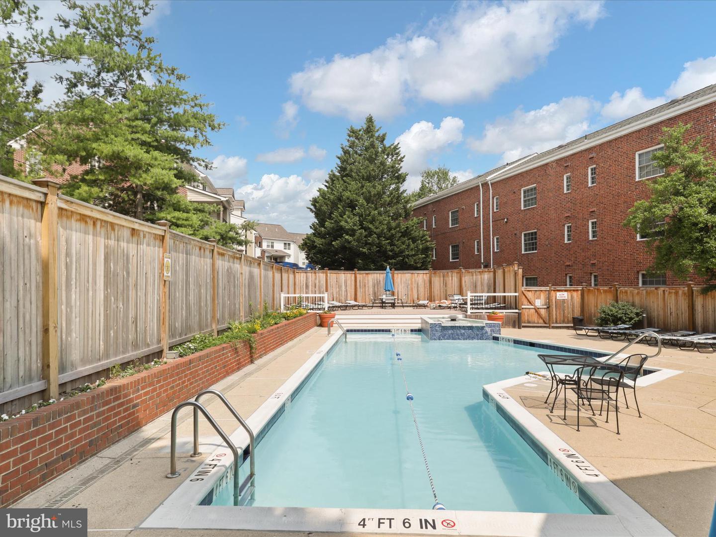1704 W ABINGDON DR #302, ALEXANDRIA, Virginia 22314, 1 Bedroom Bedrooms, ,1 BathroomBathrooms,Residential,For sale,1704 W ABINGDON DR #302,VAAX2046238 MLS # VAAX2046238