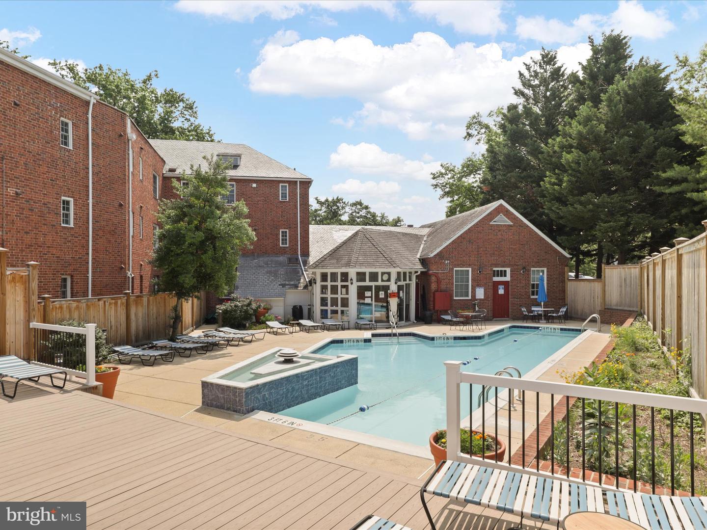 1704 W ABINGDON DR #302, ALEXANDRIA, Virginia 22314, 1 Bedroom Bedrooms, ,1 BathroomBathrooms,Residential,For sale,1704 W ABINGDON DR #302,VAAX2046238 MLS # VAAX2046238