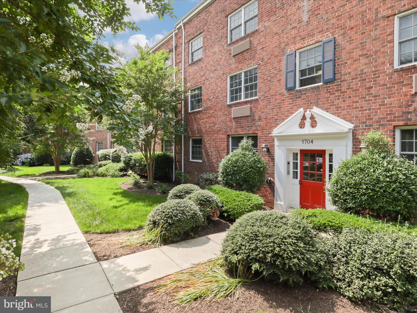 1704 W ABINGDON DR #302, ALEXANDRIA, Virginia 22314, 1 Bedroom Bedrooms, ,1 BathroomBathrooms,Residential,For sale,1704 W ABINGDON DR #302,VAAX2046238 MLS # VAAX2046238