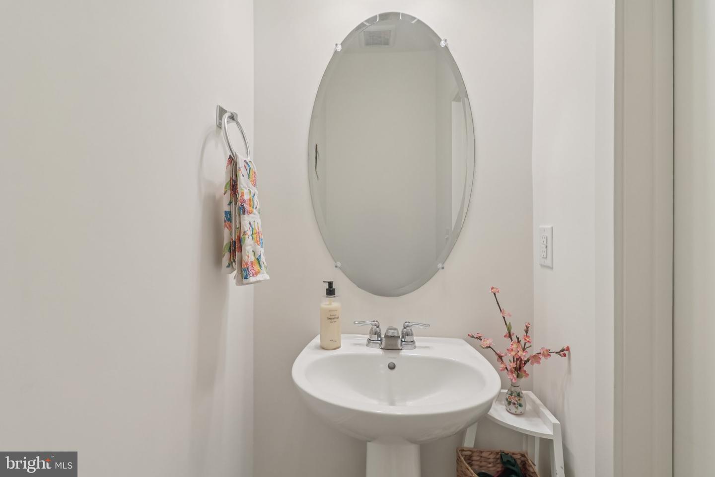 45922 SWALLOW TER, STERLING, Virginia 20165, 3 Bedrooms Bedrooms, ,2 BathroomsBathrooms,Residential,For sale,45922 SWALLOW TER,VALO2098992 MLS # VALO2098992