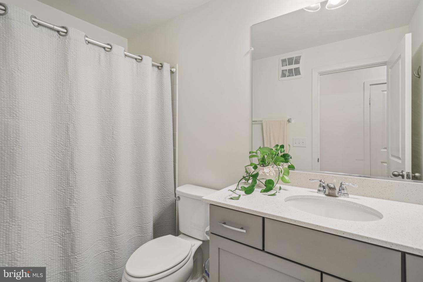 45922 SWALLOW TER, STERLING, Virginia 20165, 3 Bedrooms Bedrooms, ,2 BathroomsBathrooms,Residential,For sale,45922 SWALLOW TER,VALO2098992 MLS # VALO2098992