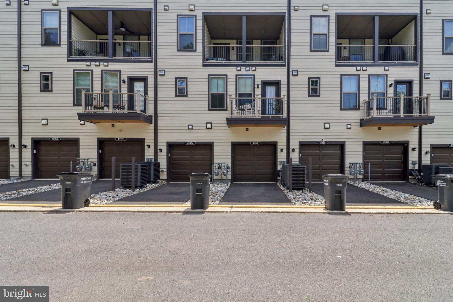 45922 SWALLOW TER, STERLING, Virginia 20165, 3 Bedrooms Bedrooms, ,2 BathroomsBathrooms,Residential,For sale,45922 SWALLOW TER,VALO2098992 MLS # VALO2098992