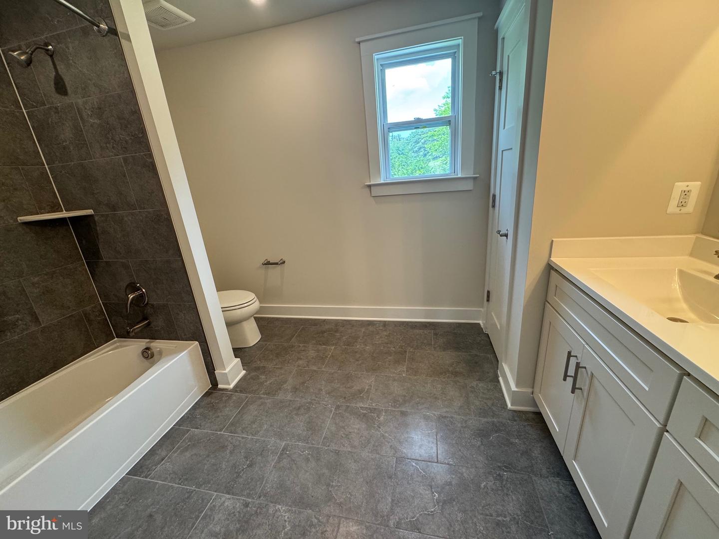 9000 LEE HWY, WARRENTON, Virginia 20186, 5 Bedrooms Bedrooms, ,5 BathroomsBathrooms,Residential,For sale,9000 LEE HWY,VAFQ2016964 MLS # VAFQ2016964