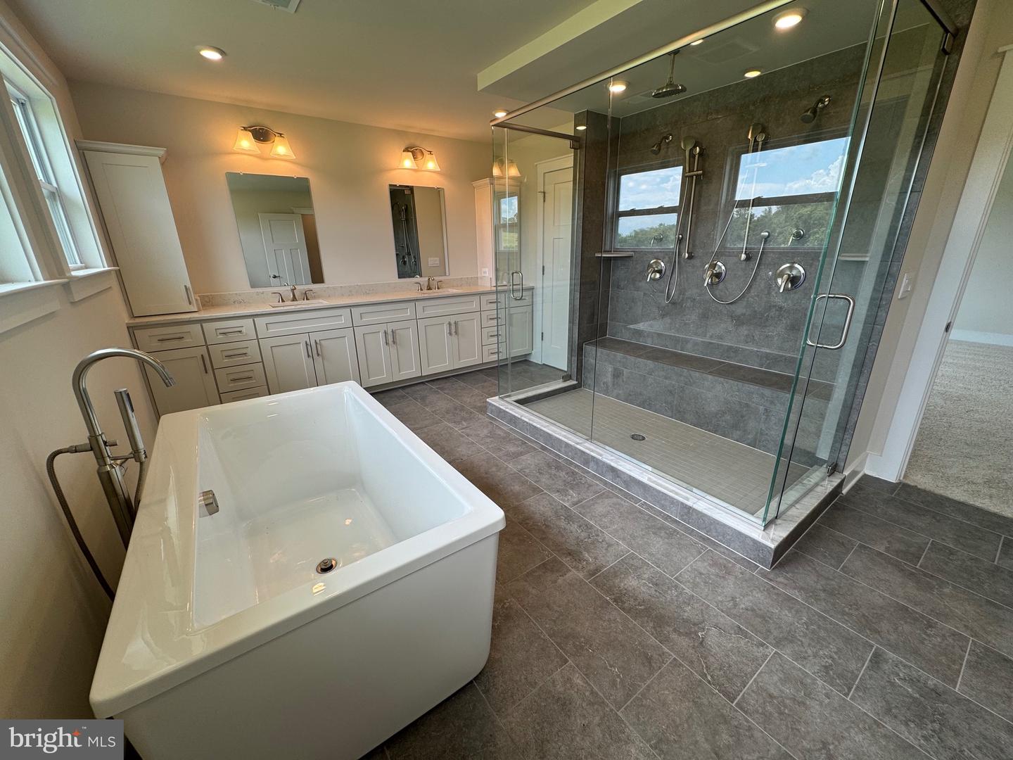 9000 LEE HWY, WARRENTON, Virginia 20186, 5 Bedrooms Bedrooms, ,5 BathroomsBathrooms,Residential,For sale,9000 LEE HWY,VAFQ2016964 MLS # VAFQ2016964