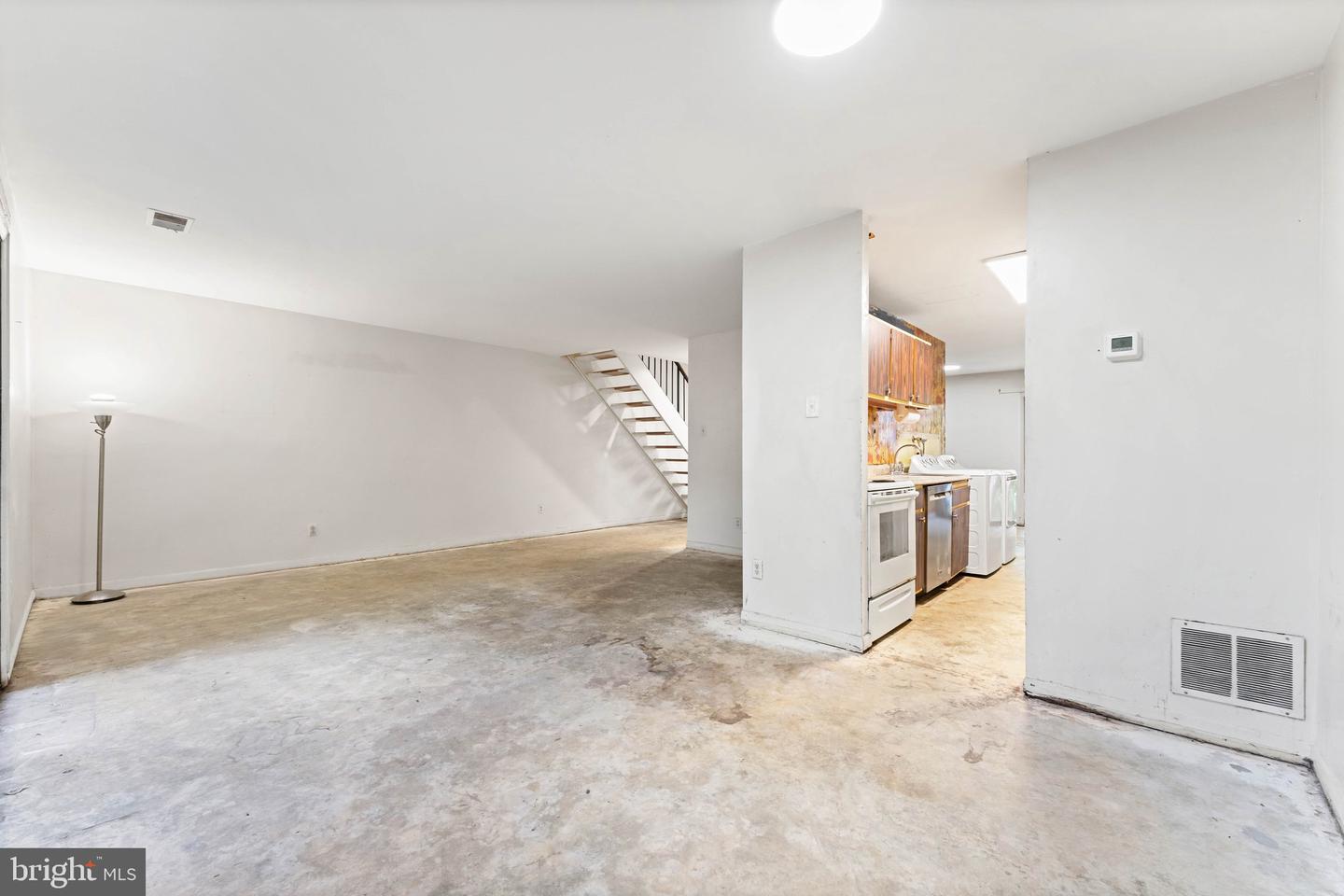 7266 HILLARY ST, ALEXANDRIA, Virginia 22315, 4 Bedrooms Bedrooms, ,2 BathroomsBathrooms,Residential,For sale,7266 HILLARY ST,VAFX2246128 MLS # VAFX2246128
