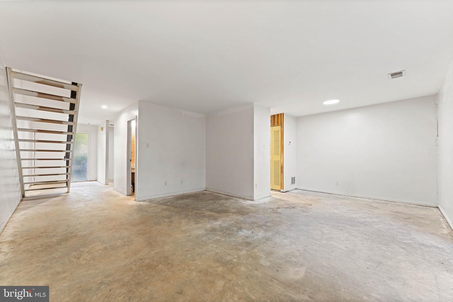 7266 HILLARY ST, ALEXANDRIA, Virginia 22315, 4 Bedrooms Bedrooms, ,2 BathroomsBathrooms,Residential,For sale,7266 HILLARY ST,VAFX2246128 MLS # VAFX2246128