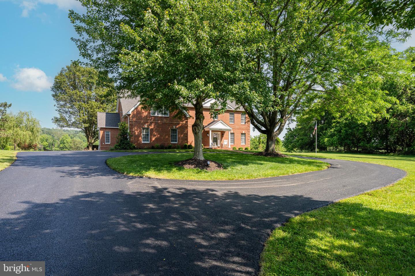 15220 HIGHVIEW CT, WATERFORD, Virginia 20197, 4 Bedrooms Bedrooms, 25 Rooms Rooms,4 BathroomsBathrooms,Residential,For sale,15220 HIGHVIEW CT,VALO2099022 MLS # VALO2099022