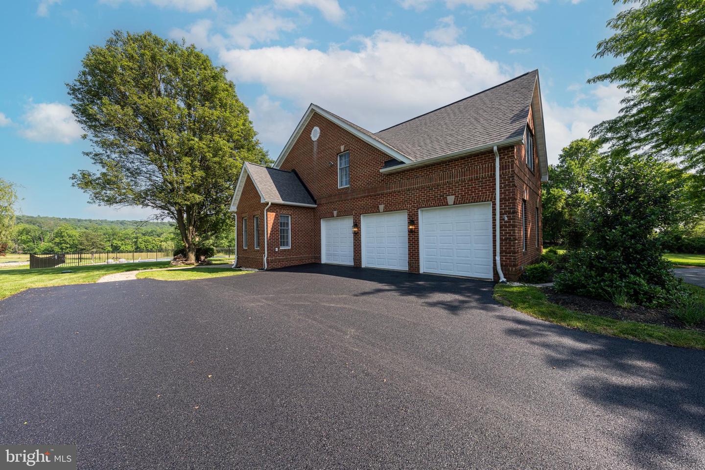 15220 HIGHVIEW CT, WATERFORD, Virginia 20197, 4 Bedrooms Bedrooms, 25 Rooms Rooms,4 BathroomsBathrooms,Residential,For sale,15220 HIGHVIEW CT,VALO2099022 MLS # VALO2099022