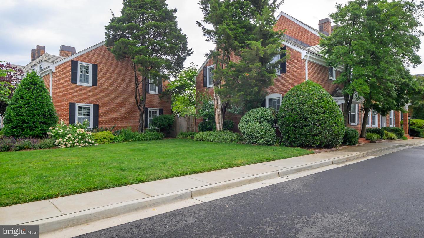 4421 36TH ST S, ARLINGTON, Virginia 22206, 2 Bedrooms Bedrooms, ,2 BathroomsBathrooms,Residential,For sale,4421 36TH ST S,VAAR2058890 MLS # VAAR2058890