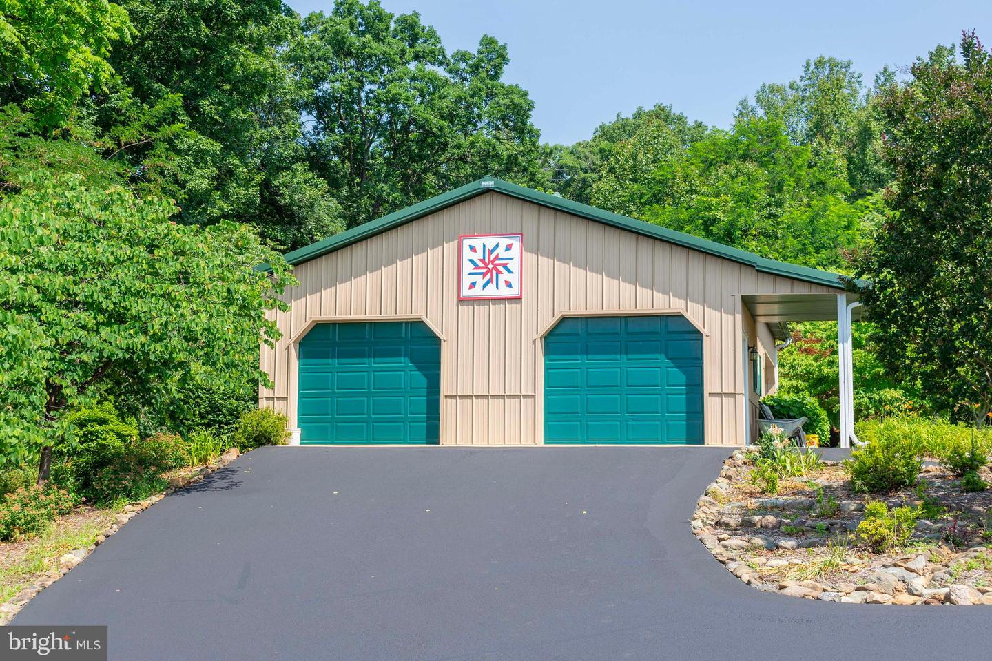 392 POCOSAN MOUNTAIN, STANARDSVILLE, Virginia 22973, 3 Bedrooms Bedrooms, 11 Rooms Rooms,4 BathroomsBathrooms,Residential,For sale,392 POCOSAN MOUNTAIN,VAGR2000726 MLS # VAGR2000726
