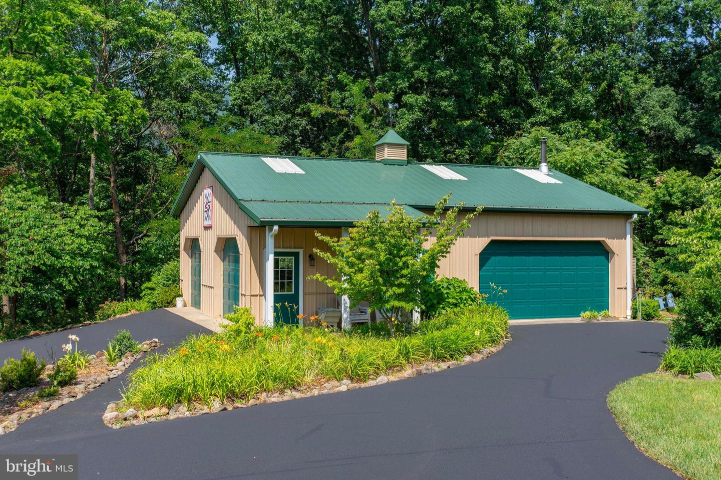 392 POCOSAN MOUNTAIN, STANARDSVILLE, Virginia 22973, 3 Bedrooms Bedrooms, 11 Rooms Rooms,4 BathroomsBathrooms,Residential,For sale,392 POCOSAN MOUNTAIN,VAGR2000726 MLS # VAGR2000726