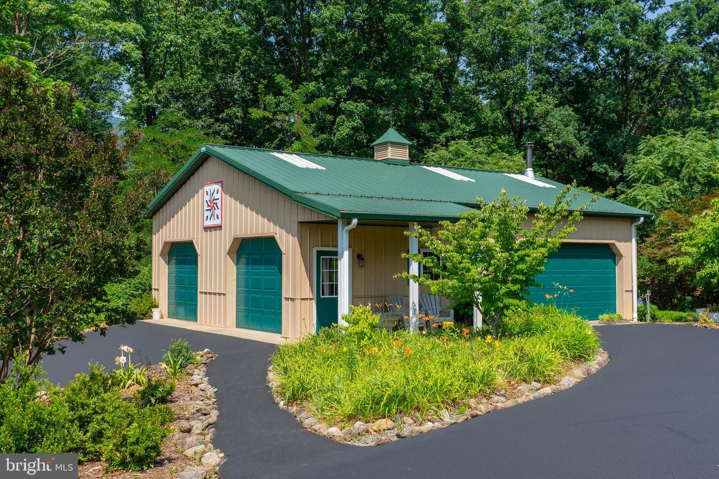 392 POCOSAN MOUNTAIN, STANARDSVILLE, Virginia 22973, 3 Bedrooms Bedrooms, 11 Rooms Rooms,4 BathroomsBathrooms,Residential,For sale,392 POCOSAN MOUNTAIN,VAGR2000726 MLS # VAGR2000726