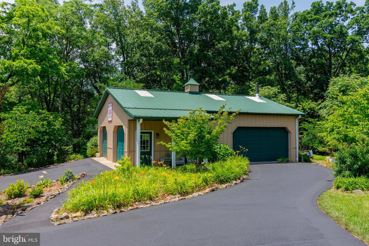 392 POCOSAN MOUNTAIN, STANARDSVILLE, Virginia 22973, 3 Bedrooms Bedrooms, 11 Rooms Rooms,4 BathroomsBathrooms,Residential,For sale,392 POCOSAN MOUNTAIN,VAGR2000726 MLS # VAGR2000726