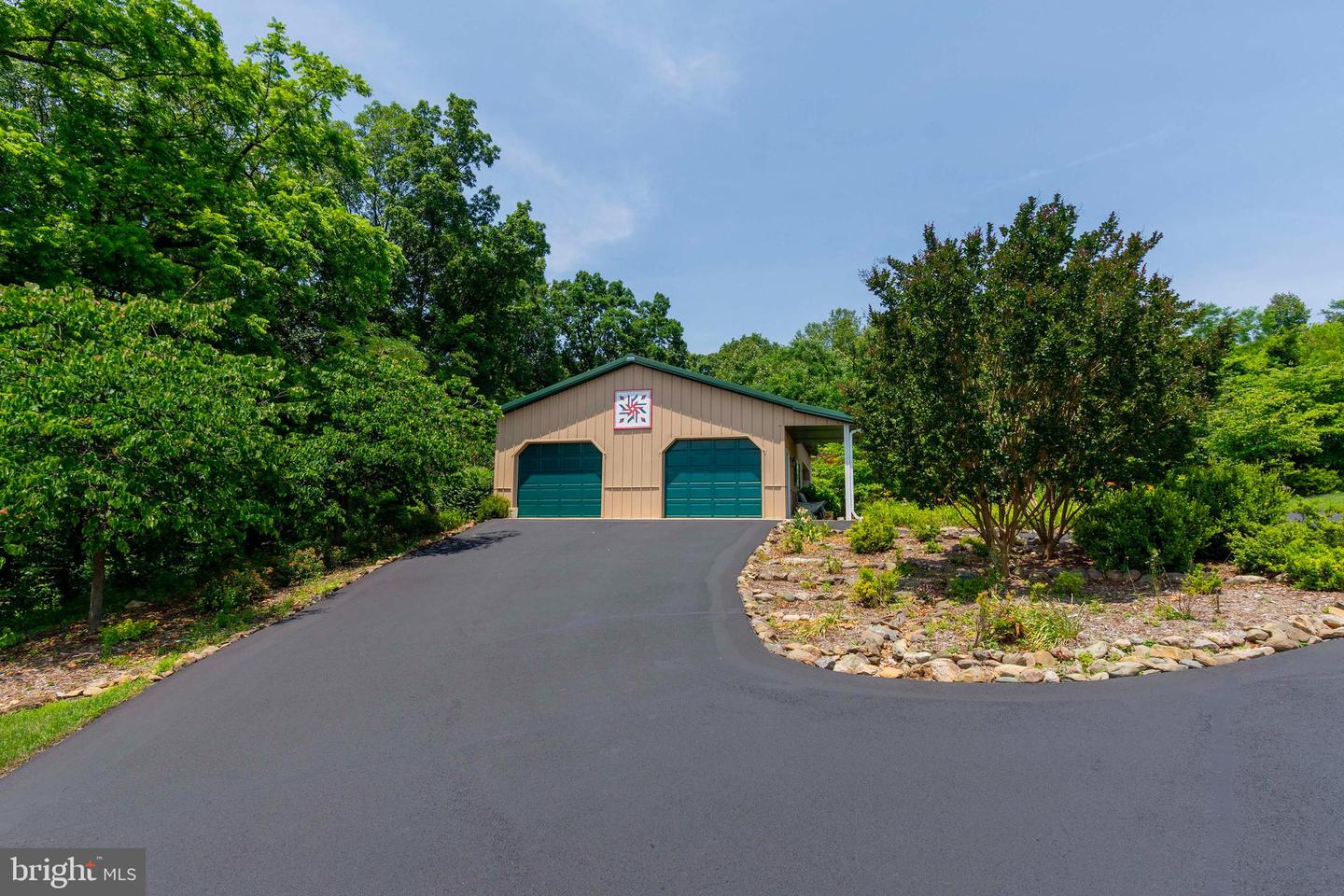 392 POCOSAN MOUNTAIN, STANARDSVILLE, Virginia 22973, 3 Bedrooms Bedrooms, 11 Rooms Rooms,4 BathroomsBathrooms,Residential,For sale,392 POCOSAN MOUNTAIN,VAGR2000726 MLS # VAGR2000726