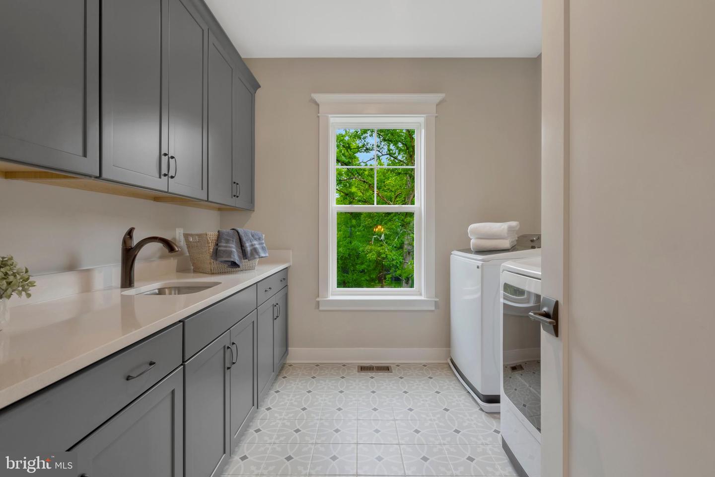 16020 KEYMER HILL CT, HAMILTON, Virginia 20158, 4 Bedrooms Bedrooms, ,4 BathroomsBathrooms,Residential,For sale,16020 KEYMER HILL CT,VALO2098970 MLS # VALO2098970