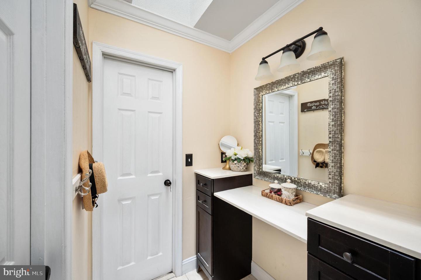8058 OAK CREST LN, FAIRFAX STATION, Virginia 22039, 4 Bedrooms Bedrooms, ,2 BathroomsBathrooms,Residential,For sale,8058 OAK CREST LN,VAFX2246230 MLS # VAFX2246230