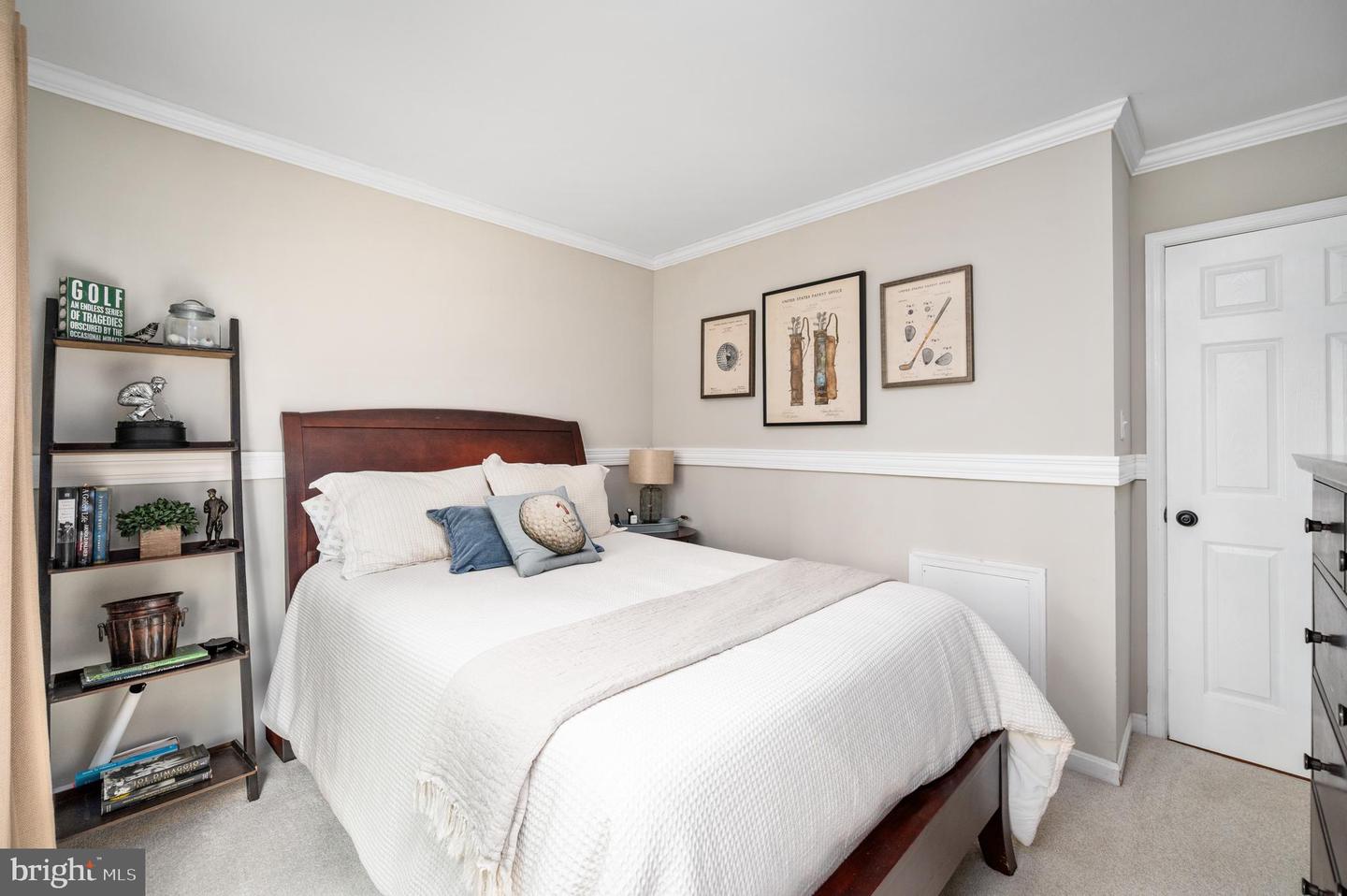 8058 OAK CREST LN, FAIRFAX STATION, Virginia 22039, 4 Bedrooms Bedrooms, ,2 BathroomsBathrooms,Residential,For sale,8058 OAK CREST LN,VAFX2246230 MLS # VAFX2246230