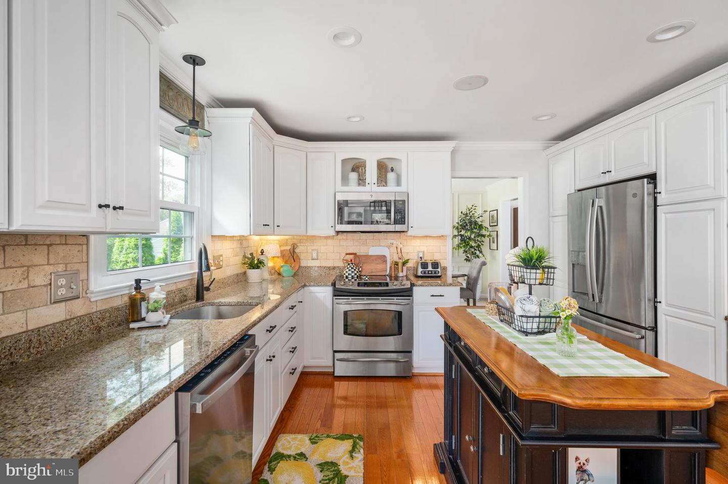 8058 OAK CREST LN, FAIRFAX STATION, Virginia 22039, 4 Bedrooms Bedrooms, ,2 BathroomsBathrooms,Residential,For sale,8058 OAK CREST LN,VAFX2246230 MLS # VAFX2246230