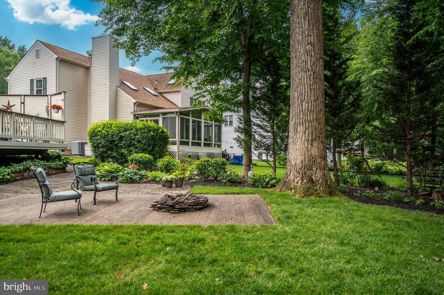 8058 OAK CREST LN, FAIRFAX STATION, Virginia 22039, 4 Bedrooms Bedrooms, ,2 BathroomsBathrooms,Residential,For sale,8058 OAK CREST LN,VAFX2246230 MLS # VAFX2246230