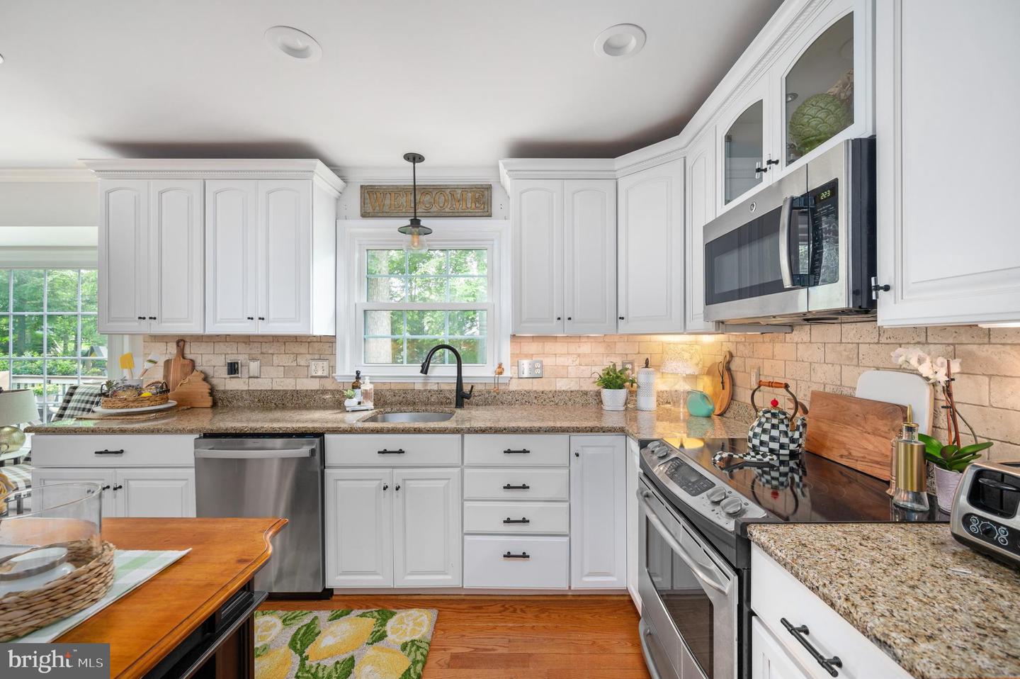 8058 OAK CREST LN, FAIRFAX STATION, Virginia 22039, 4 Bedrooms Bedrooms, ,2 BathroomsBathrooms,Residential,For sale,8058 OAK CREST LN,VAFX2246230 MLS # VAFX2246230