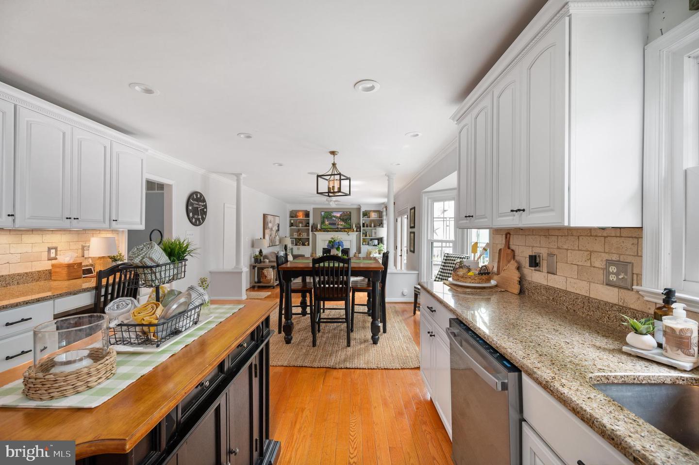 8058 OAK CREST LN, FAIRFAX STATION, Virginia 22039, 4 Bedrooms Bedrooms, ,2 BathroomsBathrooms,Residential,For sale,8058 OAK CREST LN,VAFX2246230 MLS # VAFX2246230